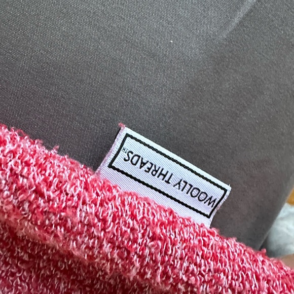 Northeastern Wooly Threads sweatshirt - Picture 4 of 5